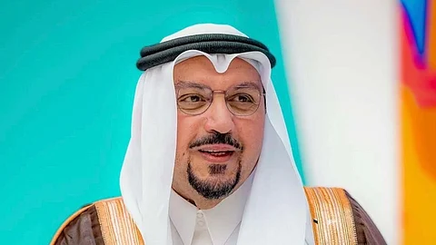 أمير القصيم ينوه بتبرع ولي العهد بمليار ريال لدعم تمليك الأسر المحتاجة عبر منصة جود الإسكان