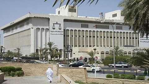 "مكنوا محتجزًا من الهرب".. الكويت .. حبس رئيس مخفر و 5 ضباط 3 سنوات