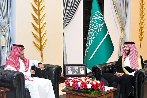الأمير سعود بن نهار يلتقي فريق مبادرة "الطائف المبدعة"