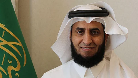 الدكتور عبدالعزيز العواد