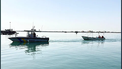 حرس الحدود بمنطقة المدينة المنورة يُنقذ مواطنَيْن تعطلت واسطتهما البحرية في عرض البحر