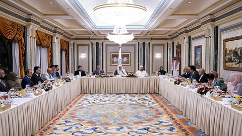 القيادات الإسلامية البريطانية تلتقي الأمين العام لرابطة العالم الإسلامي في المدينة المنورة