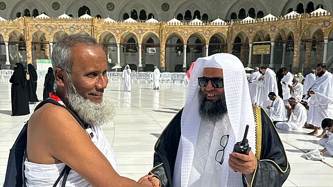 "الشؤون الدينية" بالحرمين تستقبل طلائع ضيوف الرحمن بالإهداءات والكتب التوعوية