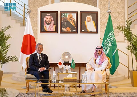 وزير الخارجية يستقبل نظيره الياباني ويستعرض معه العلاقات الثنائية بين البلدين الصديقين