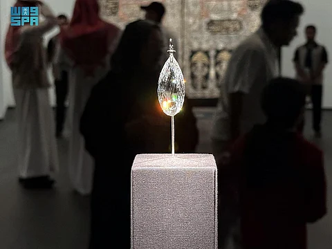 شاهد.. أحد أندر أنواع الألماس في العالم.. "بريوليت الهند" تتألق في بينالي الفنون الإسلامية بجدة