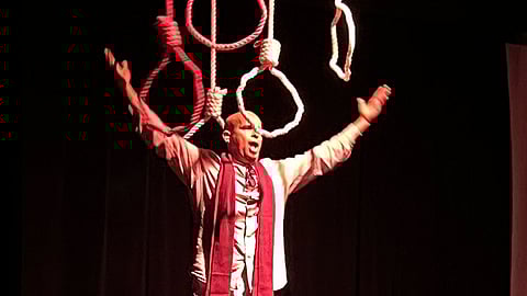 عودة قوية لـ"الزهراني" بعد عشر سنوات.. مسرحية "ذخيرة الإنسان الأخيرة" تحقق نجاحاً كبيراً بالطائف