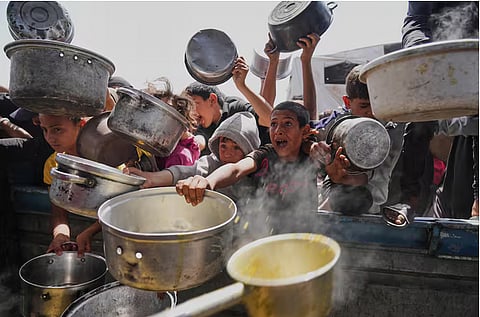 خطة إسرائيلية خطيرة للسيطرة على مساعدات غزة.. رفض أممي واسع وتحذيرات من كارثة إنسانية