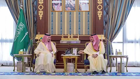 الأمير عبدالعزيز بن سعود يلتقي أمير منطقة المدينة المنورة