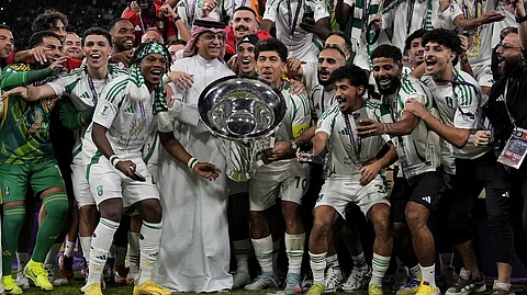الليلة بأصوات "عبادي الجوهر" و"عائض" و"موضي".. الأهلي يحتفل بكأس النخبة الآسيوية