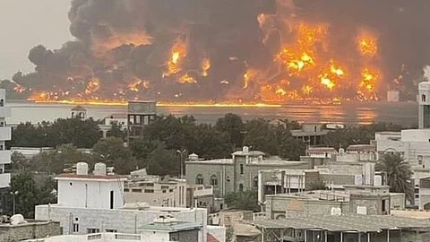 الحوثيون وراء الفوضى.. تصعيد مستمر يدفع اليمن نحو الانهيار