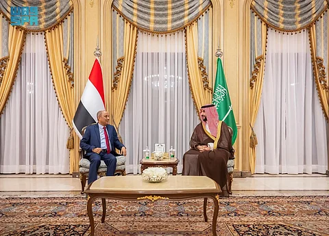 وزير الدفاع يلتقي رئيس مجلس الوزراء اليمني ويؤكّد استمرار دعم المملكة للحكومة اليمنية