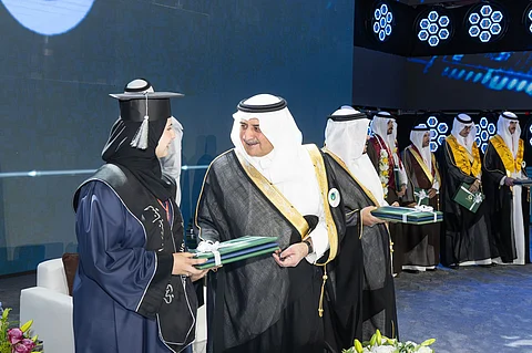 أمير تبوك يرعى حفل خريجي وخريجات "جامعة فهد بن سلطان"