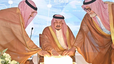 بالصور.. أمير الرياض يرعى حفل خريجي جامعة المجمعة ويدشن أهم مشاريعها