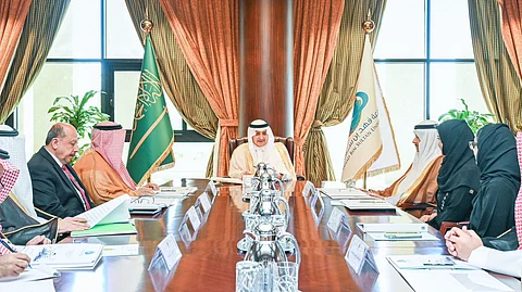 أمير تبوك يترأس اجتماع مجلس أمناء جامعة فهد بن سلطان