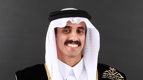 باسل القحطاني يتخرج بامتياز مع مرتبة الشرف الأولى من جامعة الملك خالد
