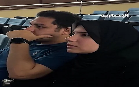 شاهد..لحظات مؤثرة لوالدي الطفل محمد جمعة مع بدء المرحلة الثالثة من "عملية الفصل"