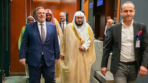 إمام الحرم المكي بندر بليلة يصل كوسوفو لتعزيز التواصل مع المجتمعات الإسلامية