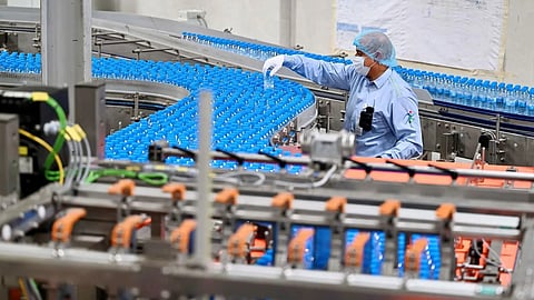 "الغذاء والدواء" تكثف رقابتها على المصانع استعدادًا للحج بـ300 زيارة ميدانية