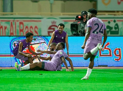 الخلود يعبر محطة الاتفاق.. والوحدة يغادر مراكز الهبوط بفوزه على الفتح