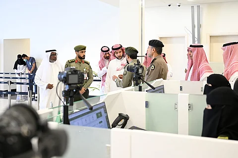 تفقد جاهزية الجهات..."سعود بن نهار" يطلع على الخدمات المقدمة للحجاج بمطار الطائف
