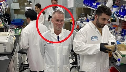 بعدما لدغته الأفاعي 200 مرة.. دراسة: جسمان مضادان في دم هذا الرجل قد يُسهمان في ابتكار مضاد جديد لسموم الثعابين