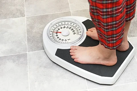 منها حالة تُوجب زيارة الطبيب فوراً.. تقرير: 9 أسباب محتملة لفقدان الوزن السريع