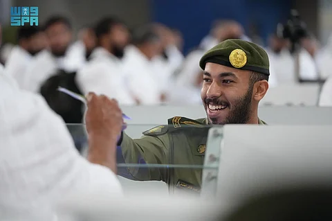 جوازات مطار الملك عبدالعزيز بجدة تواصل استقبال الحجاج وتسهيل إجراءات دخولهم