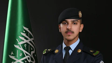الزهراني يحتفل بتخرجه من كلية الملك فهد الأمنية
