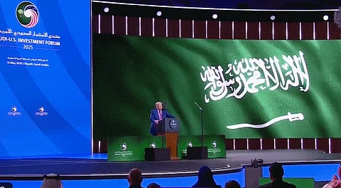 من الرياض.. "ترامب": السعودية تشهد تحولاً كبيراً والرؤية مذهلة.. ونتخذ خطوات لتقوية الشراكة معها