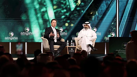 "إيلون ماسك" من الرياض: الروبوتات سترفع الاقتصاد عشرة أضعاف.. والسعودية تقود عصر ما بعد البيانات