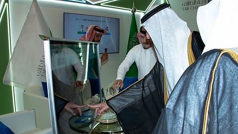 "سعود بن نهار" يدشن أول دليل شامل للفرص الاستثمارية بالطائف من قلب معرض العقار