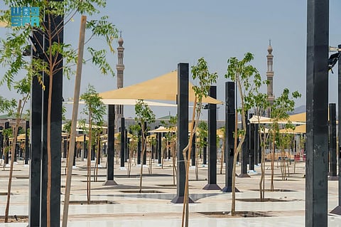 صور من عرفات.. تنفيذ مشروع تظليل وتبريد الساحات المحيطة بمسجد نمرة