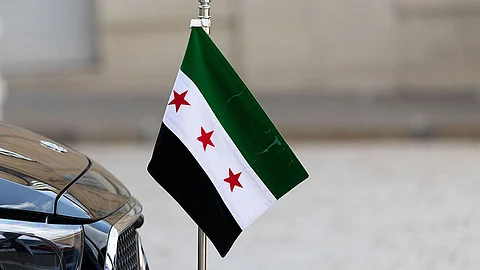 "سوريا" تُرحِّب بقرار "ترامب" رفع العقوبات.. وتُثمِّن دور السعودية في الوقوف مع الشعب السوري