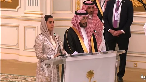ظهور مميَّز للإعلامية "فاطمة فهد" في التغطية الإعلامية أثناء تبادُل الاتفاقيات بين السعودية وأمريكا