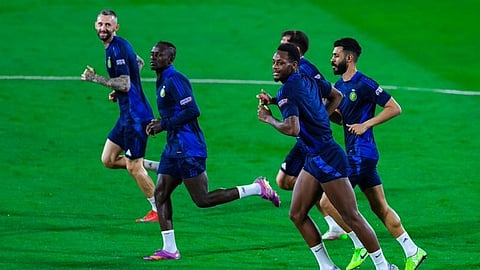جانب من تدريبات لاعبي النصر