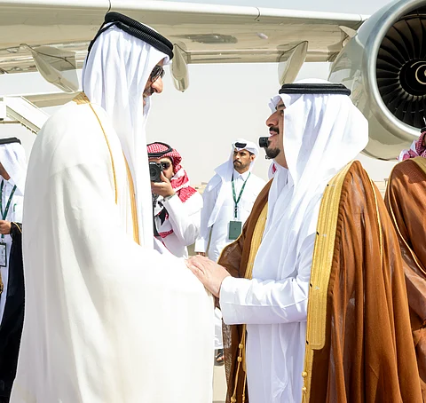 وصول أمير قطر إلى الرياض للمشاركة في القمة الخليجية الأمريكية