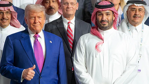 في ختام زيارة الرئيس الأمريكي إلى السعودية.. هنا ما حدث بالصورة والتعليق
