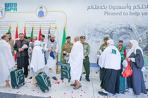 مبادرة "طريق مكة".. وصول أولى رحلات المستفيدين من باكستان إلى مطار جدة