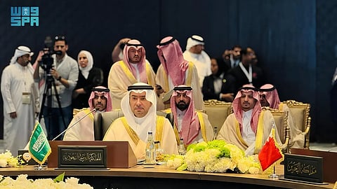 وزير البلديات والإسكان ماجد الحقيل خلال الاجتماع الوزاري الخليجي بالكويت