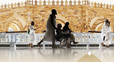 "الحج": خدماتٌ شاملة تُمكّن ذوي الإعاقة من أداء الفريضة بيسرٍ وطمأنينة