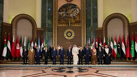 قادة الدول العربية المشاركة بـ"قمة بغداد" يؤكدون ضرورة توحيد الجهود للتغلب على التحديات بالمنطقة وإرساء السلام