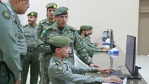 "اللواء المربع" يتفقد لجنة تصاريح دخول مكة المكرمة ويشدد على سرعة معالجة الطلبات