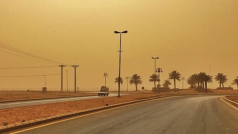 طقس بداية الأسبوع .. "الأرصاد": رياح نشطة مثيرة للأتربة تحدّ من مدى الرؤية الأفقية بهذه المناطق