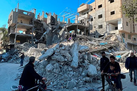 استشهاد (44) فلسطينيًا في قصف الاحتلال الإسرائيلي وسط وجنوب قطاع غزة
