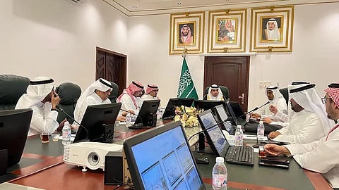 "بيئة خليص" تناقش المبادرات والمشاريع التنموية مع الجهات المعنية