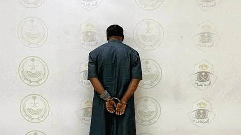 بالمرصاد لحملات الاحتيال.. الإطاحة بمقيم روّج لحج وهمي في مكة