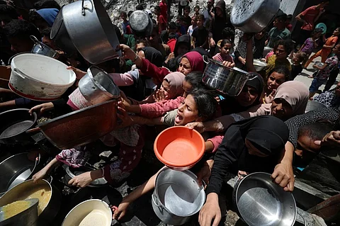 بالصور: الجوع ينهش أجساد سكان غزة الضئيلة.. ومنظمات دولية تُحذِّر من "مجاعة وشيكة"