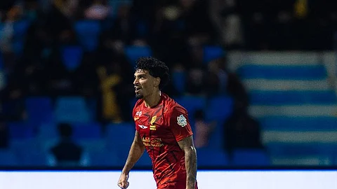 هدف لاعب القادسية "كاميرون" في مرمى الوحدة يحصد جائزة الهدف الأجمل