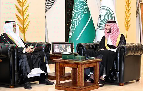 سعود بن نهار يستقبل الرئيس التنفيذي لتجمع مطارات الثاني