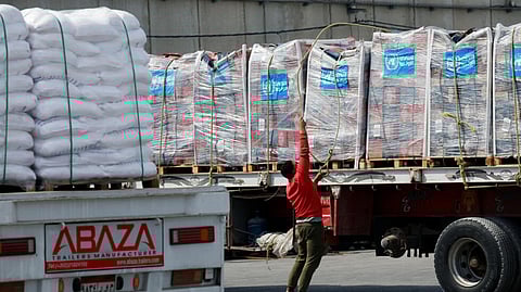 "قطرة في محيط ما هو مطلوب".. إسرائيل تُدخِل مساعدات محدودة لغزة